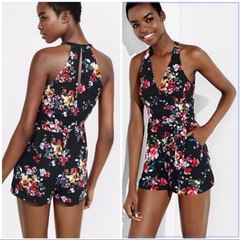 EXPRESS Black Surplice Floral Halter Shorts Romper with Pockets Size 4